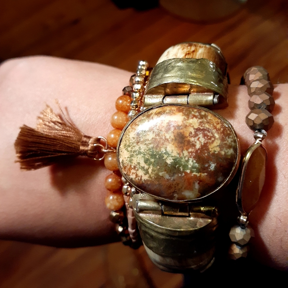 SALE💗indian Bone Cuff W/ Jasper Stone - Picture 6 of 12